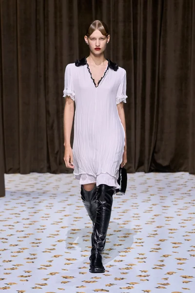 Look 25